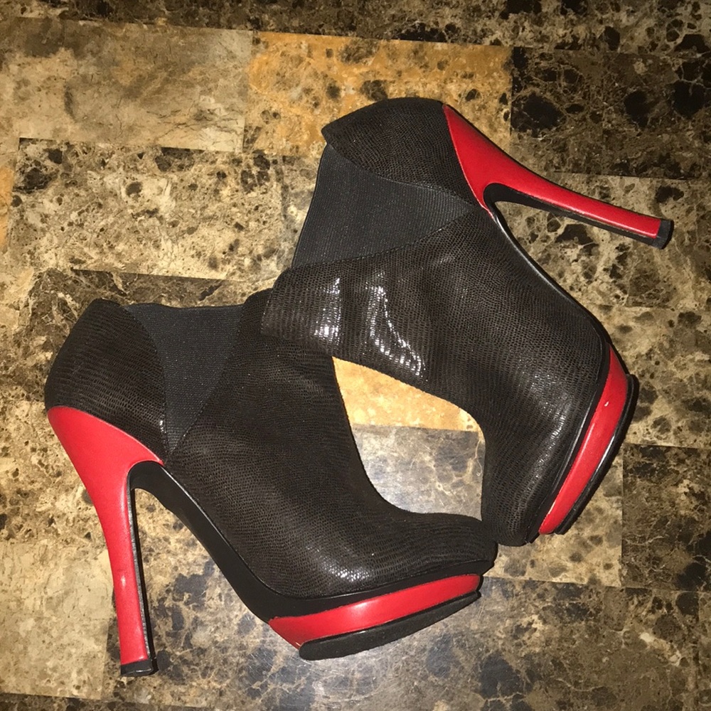COPY - Red and black(used)🎾